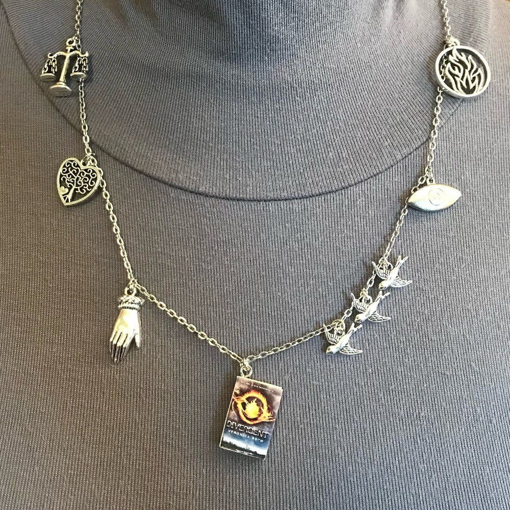 Divergent by Veronica Roth Handmade Literature Necklace, Book Cover, 3 Birds